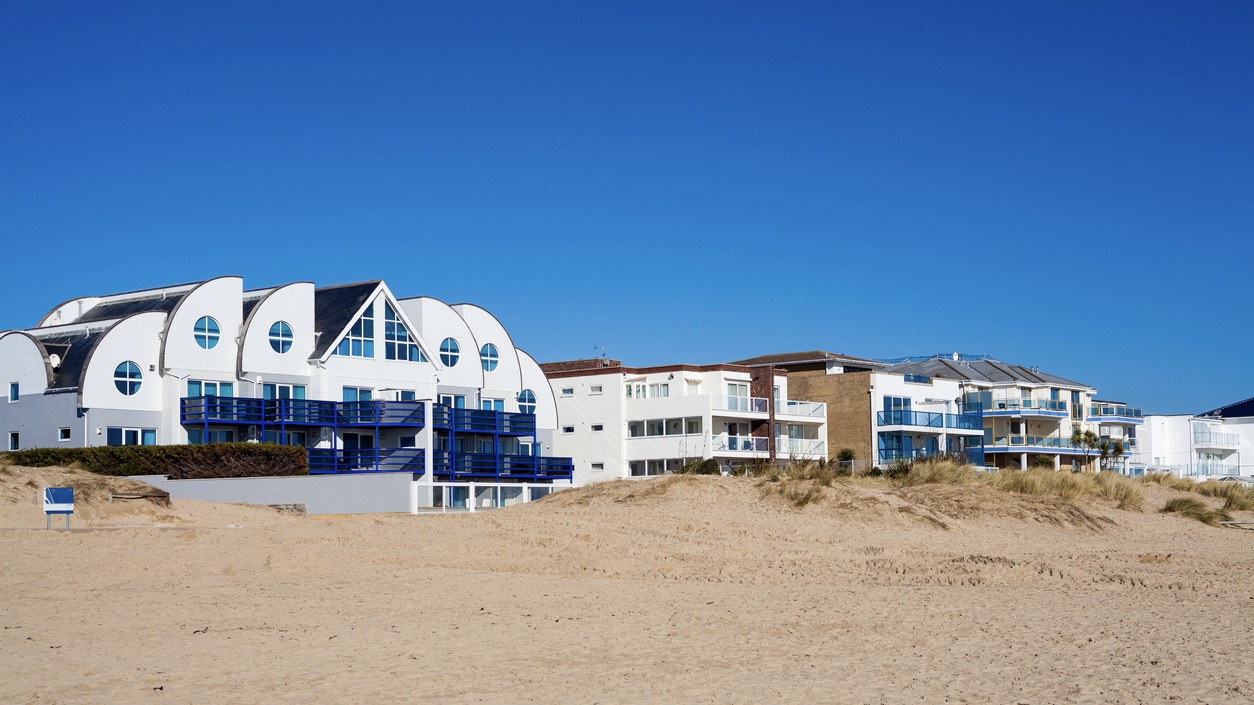 Find Sandbanks holiday rentals on the beach