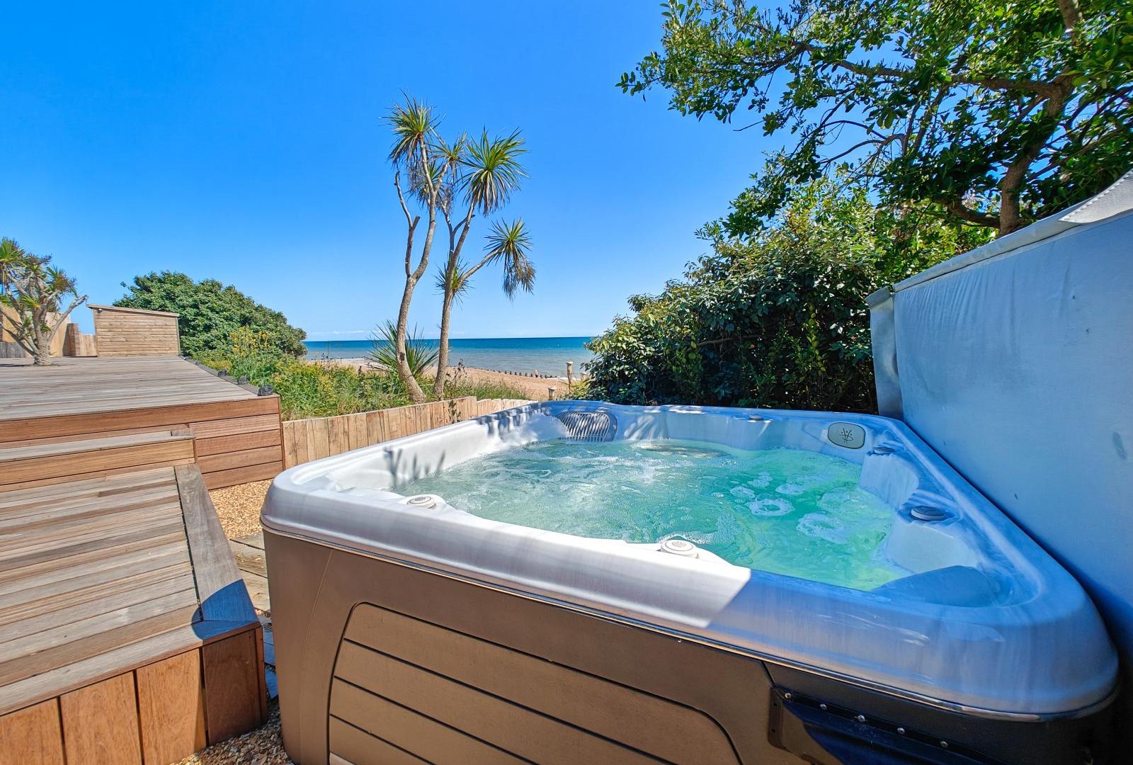 Hot tub cottage with wonderful sea views