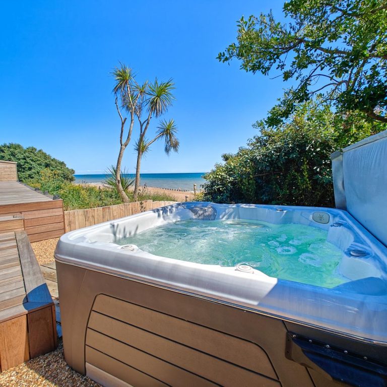 Hot tub cottage with wonderful sea views