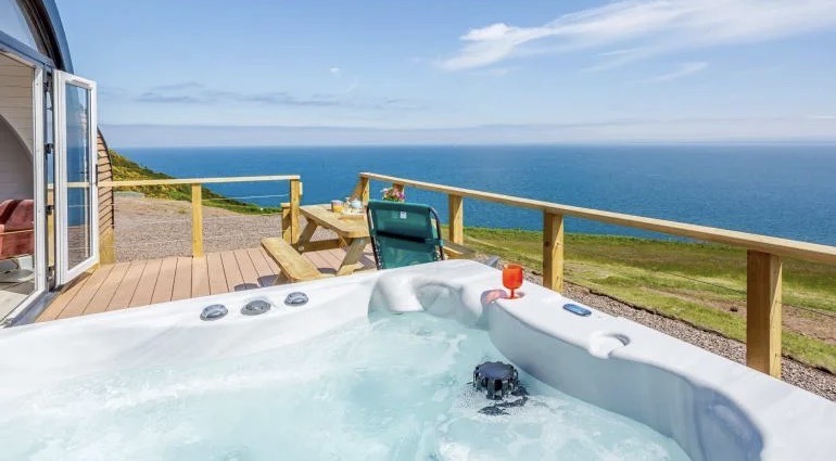 Scotland hot tub cottage with sea views