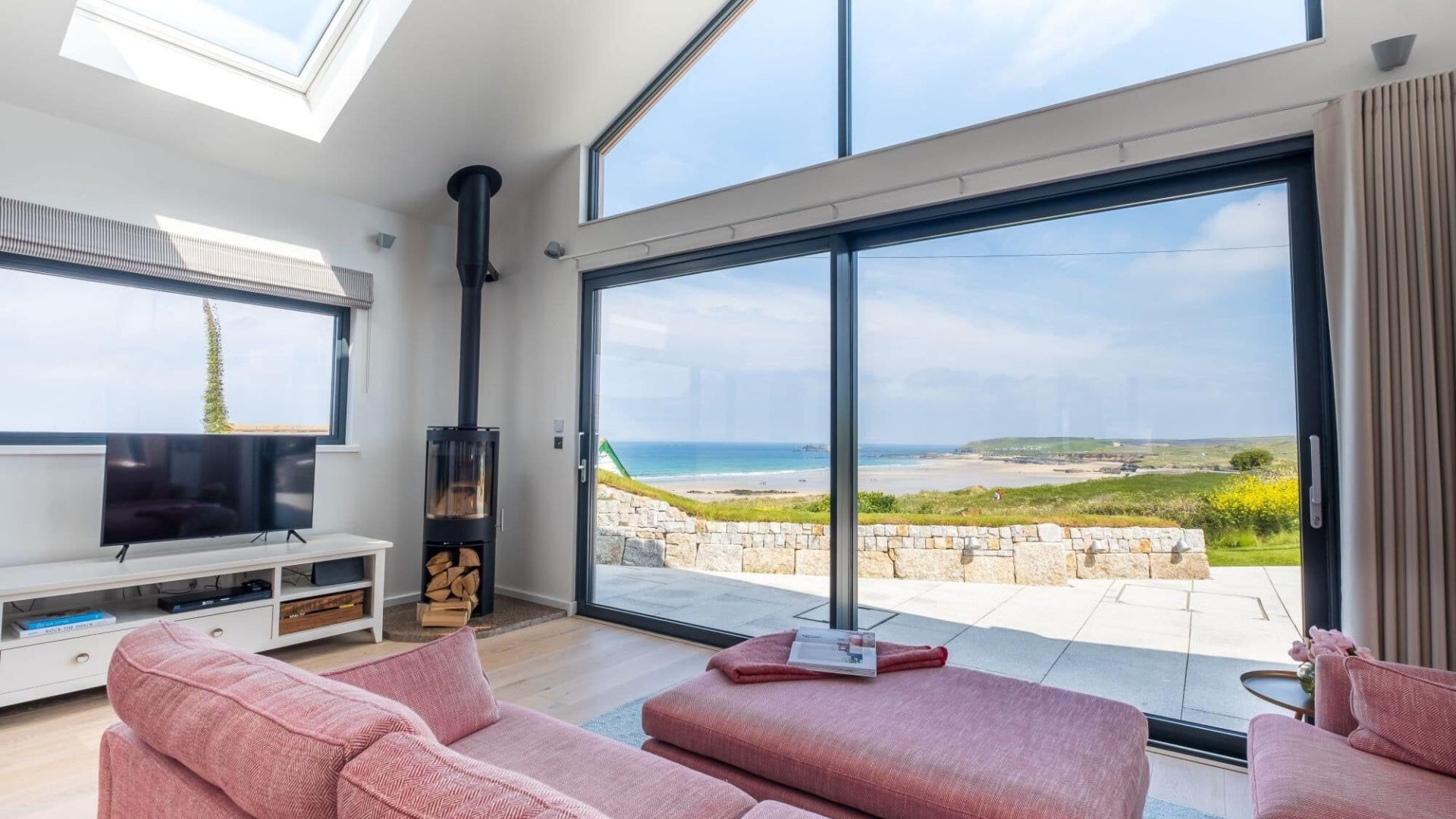 Find beach holiday cottages by the sea